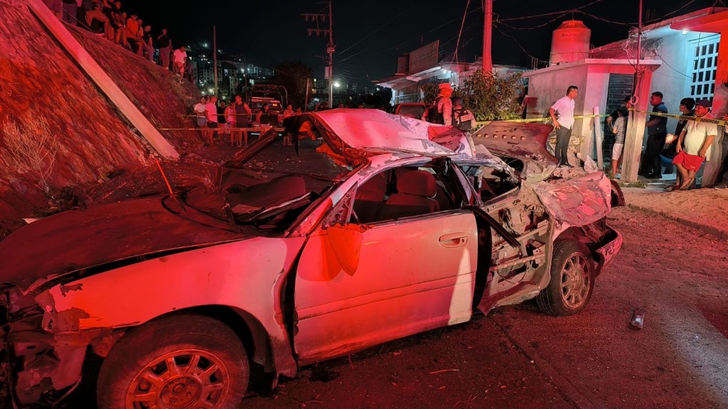 Un muertos y tres heridos deja volcadura en El Coloso de&nbsp;Acapulco