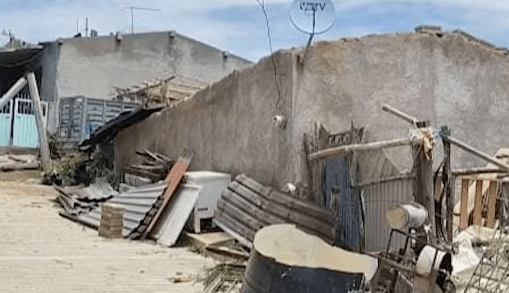 (VIDEO) Murió el hombre que salió volando agarrado de su techo durante el huracán&nbsp;Erick