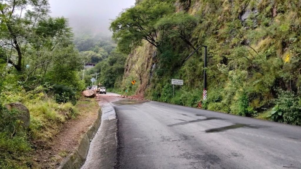 Cierre de tres días en la Taxco-Cuernavaca por derrumbe en la curva de La&nbsp;Cuña