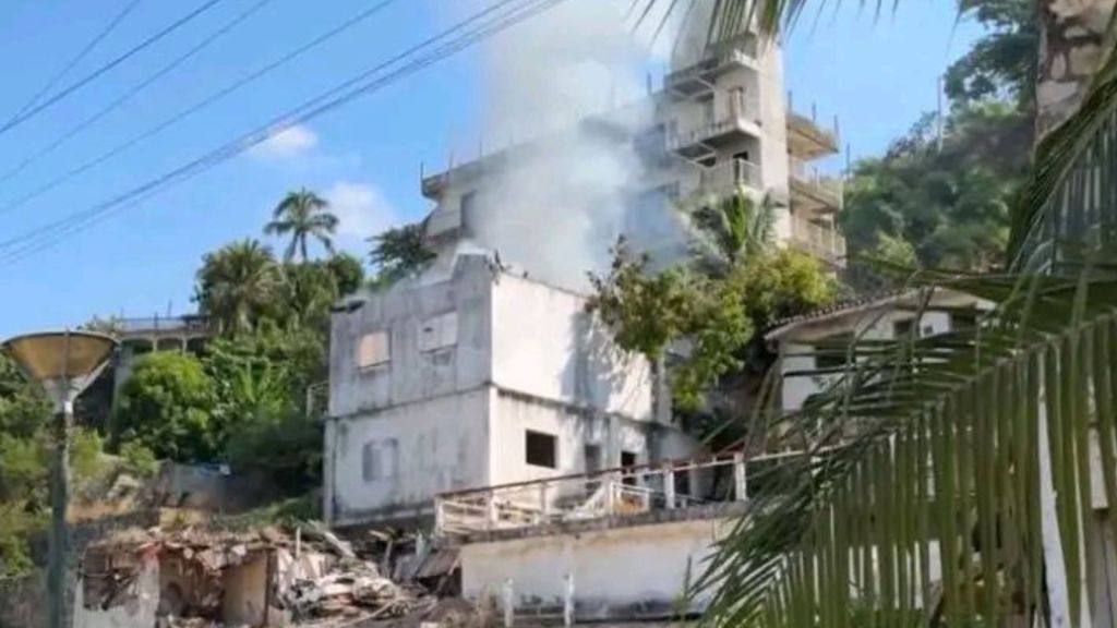 «Remedio» casero contra avispas incendia casa abandonada en Costa Azul