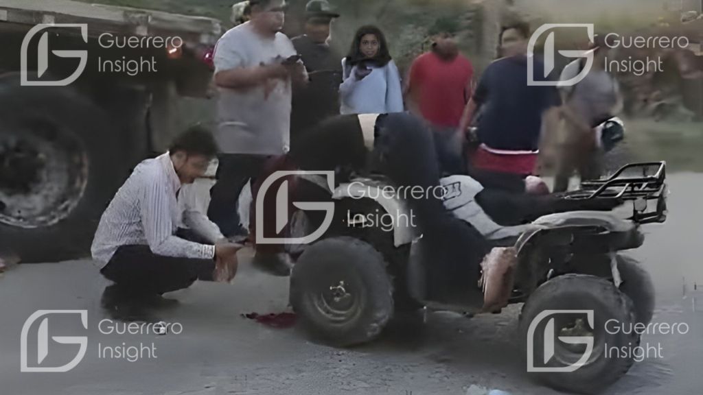Menor de edad choca su cuatrimoto contra un tráiler en Chilpancingo; hay dos heridas