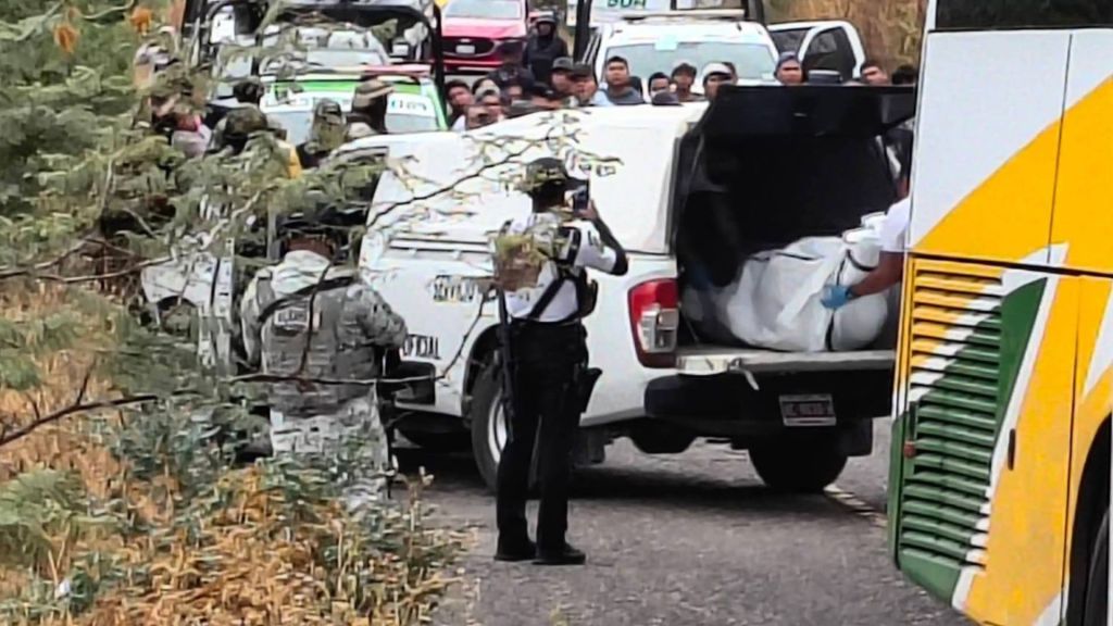 Choque frontal de autobuses Oro y Sur deja víctimas y caos&nbsp;vial