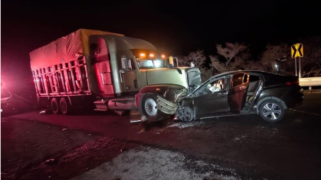 Muere joven de Mezcala tras choque con tractocamión en la carretera Iguala-Chilpancingo