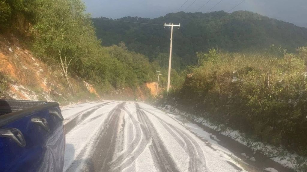 Frente frío: Granizada pinta de blanco Malinaltepec y la&nbsp;Montaña